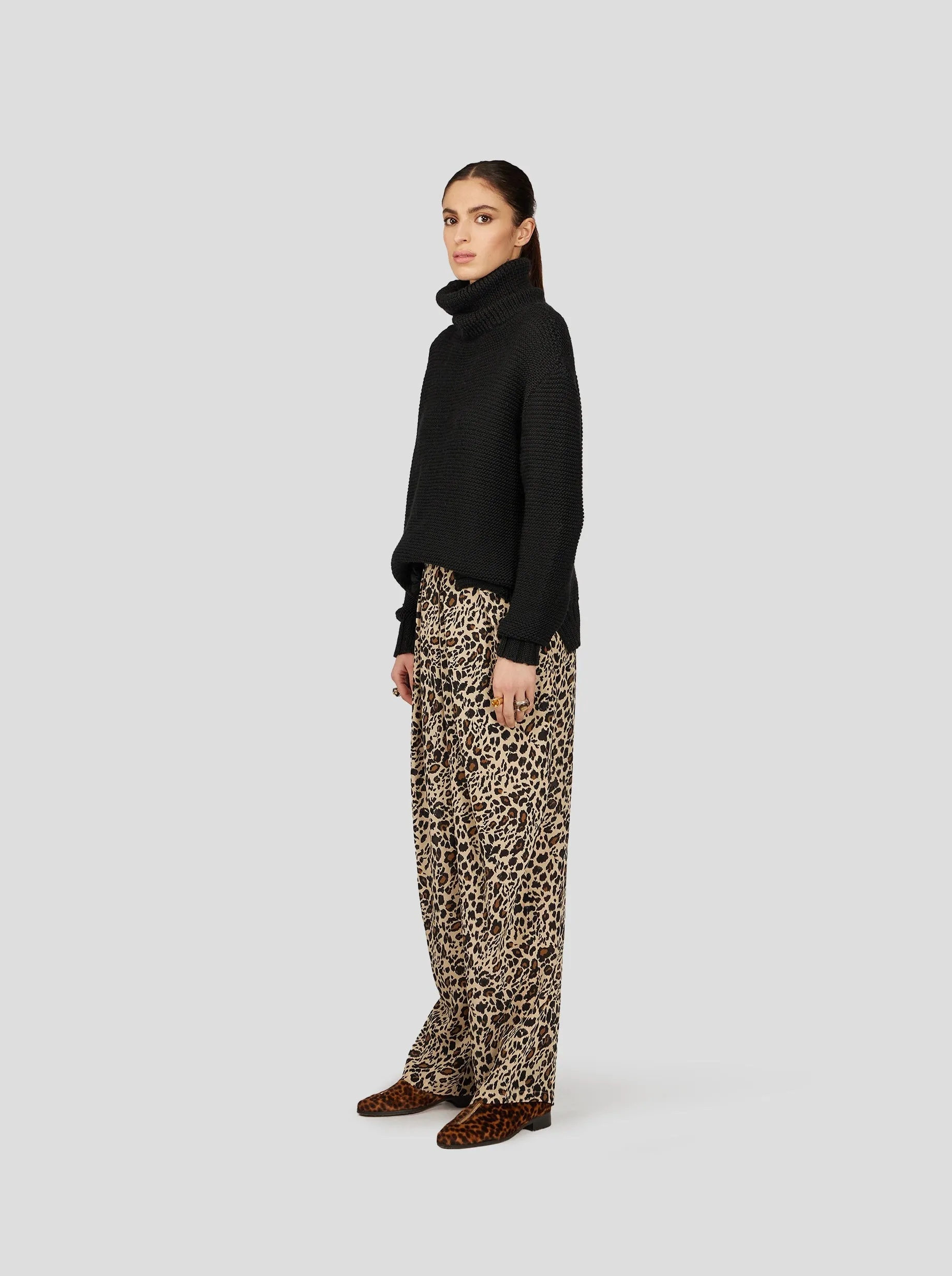 Sakis Pants in Silky Leopard Print