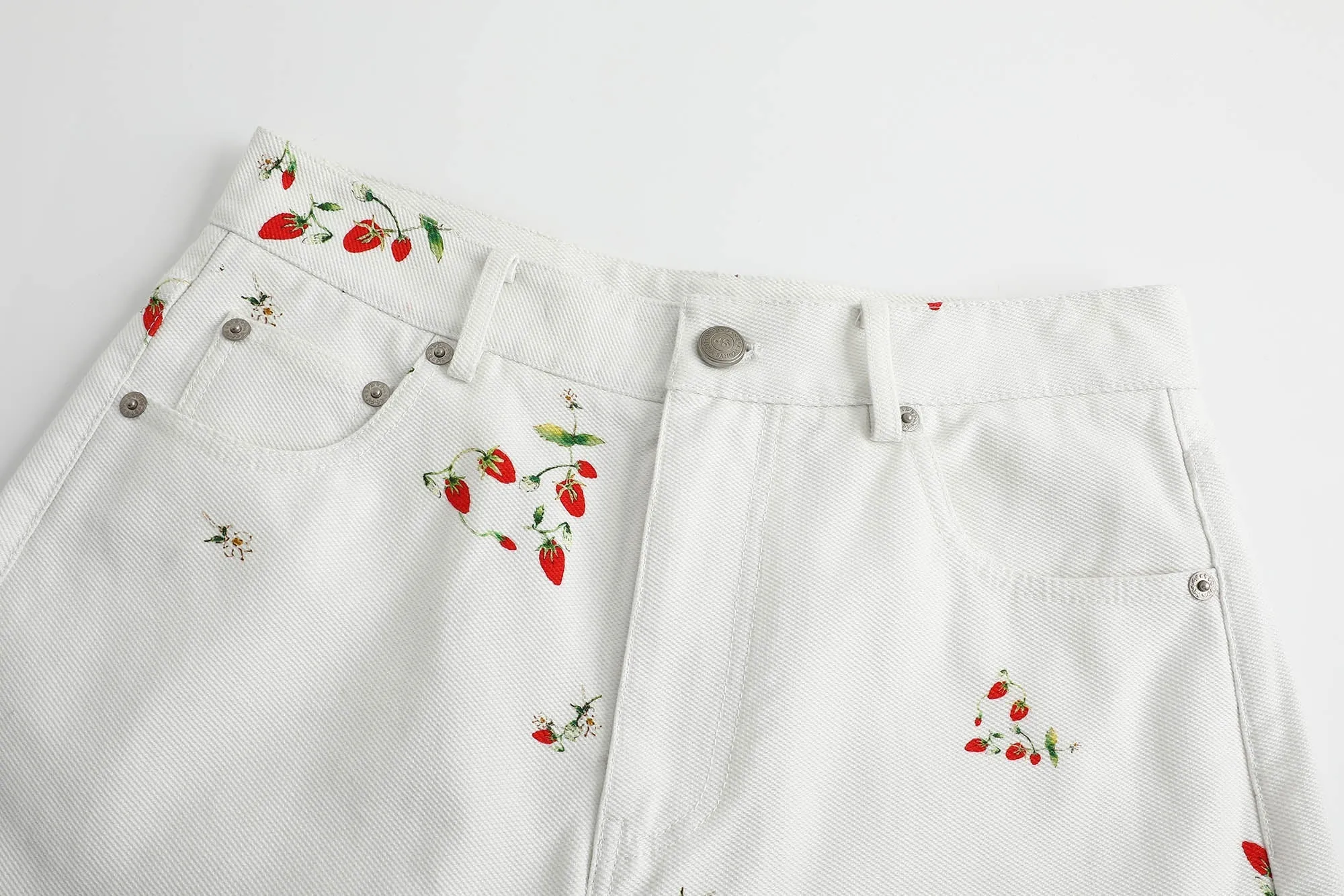 Strawberry Club Jeans in White
